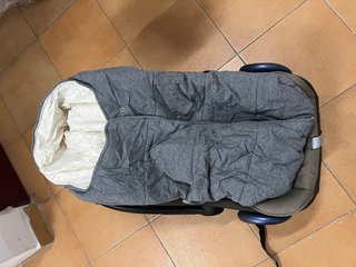 Maxi-Cosi con base Isofix y extras