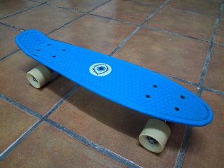 Monopatín azul tipo Penny Board