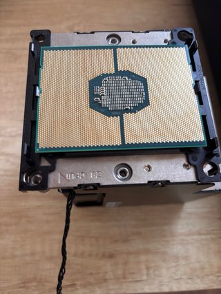Procesador Intel Xeon Z8 G4 con disipador