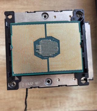 Procesador Intel Xeon Z8 G4 con disipador