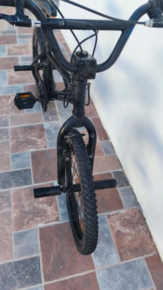 Bicicleta BMX Negra