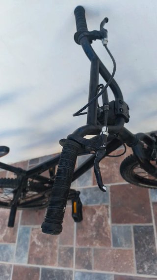 Bicicleta BMX Negra