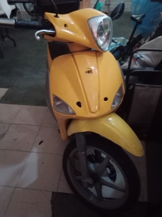 Piaggio Liberty 125cc Scooter Amarillo