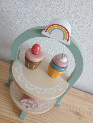 Expositor de madera para pasteles de juguete