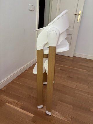 Trona bebé blanca y madera