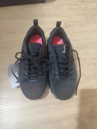 Zapatillas Nike Mind 002 Black Hyper Crimson