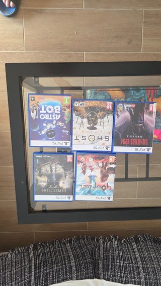 PS5 (PlayStation 5) 825GB + Mando + 5 Juegos