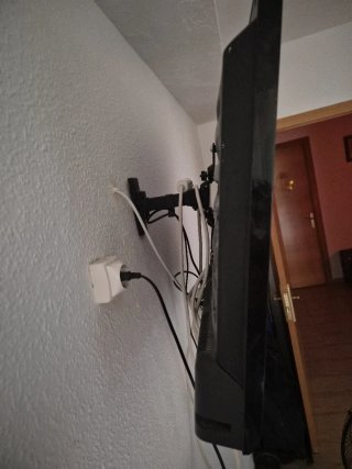 Televisor Samsung Negro con soporte de pared