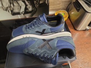 Deportivas Munich Talla 44 Azul, poco uso.