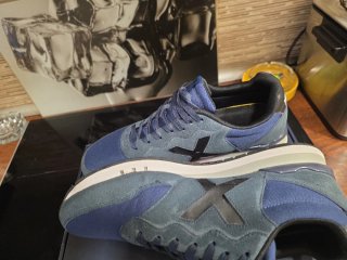 Deportivas Munich Talla 44 Azul, poco uso.