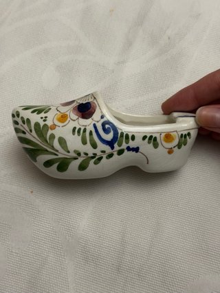 Zueco de cerámica souvenir decorado