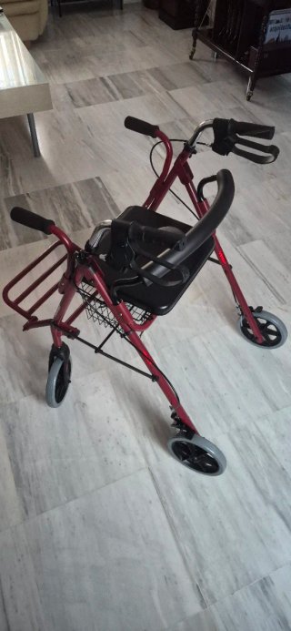 Andador para adultos con asiento y cesta