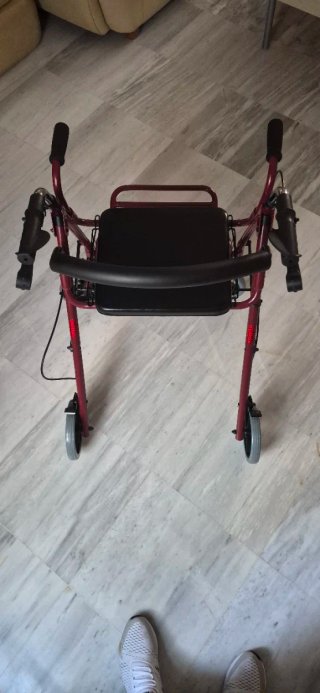 Andador para adultos con asiento y cesta