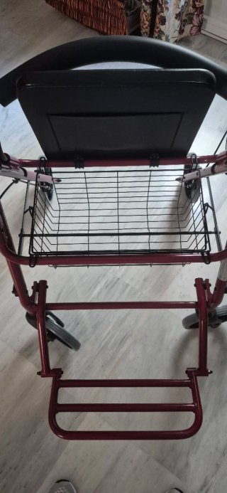 Andador para adultos con asiento y cesta