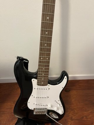 Guitarra Eléctrica Fender Stratocaster Negra