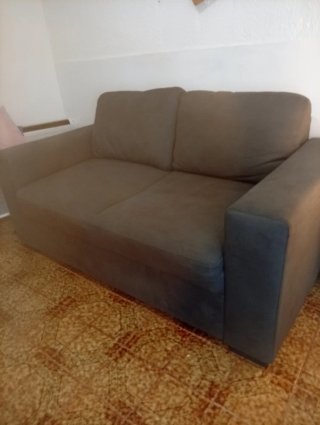 Sofá de tela gris