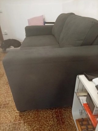 Sofá de tela gris
