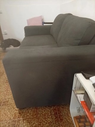 Sofá de tela gris