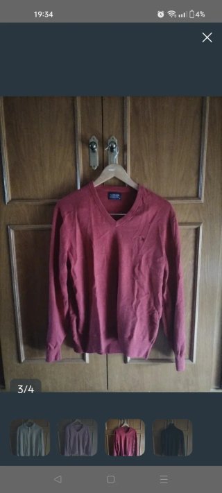 Jersey rojo punto cuello pico
