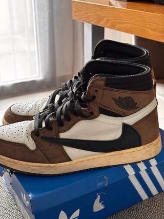 Jordan 1 x Travis Scott Cactus Jack Mocha