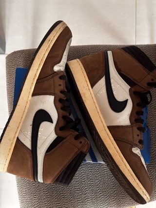 Jordan 1 x Travis Scott Cactus Jack Mocha