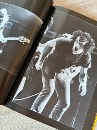 AC/DC HM Photo Book Firmado