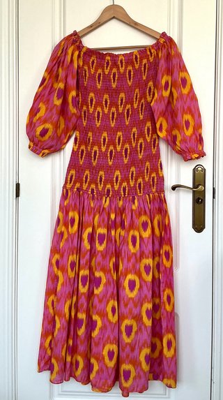 Vestido Zara estampado naranja y fucsia