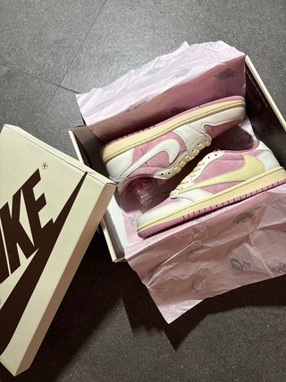 Travis Scott x Air Jordan 1 Low Shy Pink Talla 42