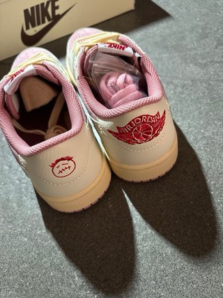 Travis Scott x Air Jordan 1 Low Shy Pink Talla 42