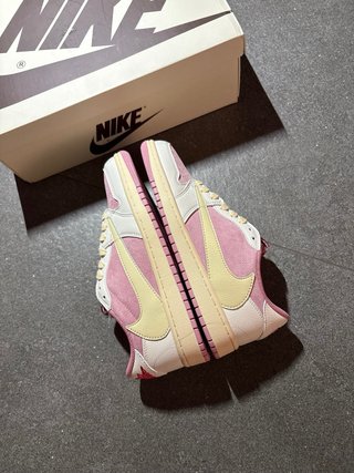 Travis Scott x Air Jordan 1 Low Shy Pink Talla 42
