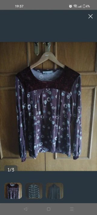 Camiseta morada con detalle de terciopelo