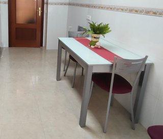 Mesa de cocina cristal y metal y sillas