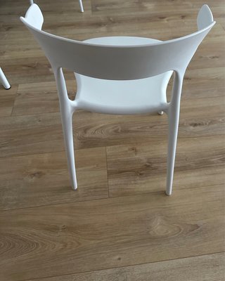Mesa de comedor + 4 sillas blancas