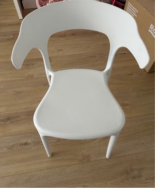 Mesa de comedor + 4 sillas blancas