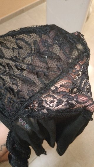 Arnés de torso ,  shorts negros con cadena etc...