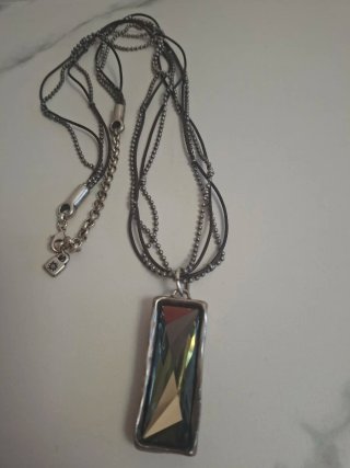 Conjunto de Joyas: Colgante, Pulsera y Pendientes