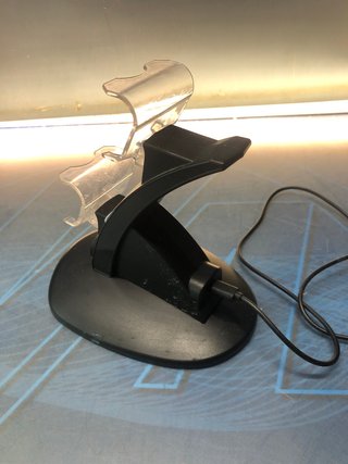 PS4 Slim Negra + Mando y Soporte