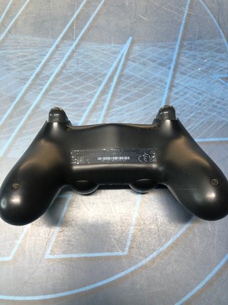 PS4 Slim Negra + Mando y Soporte