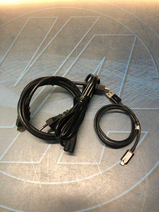 PS4 Slim Negra + Mando y Soporte