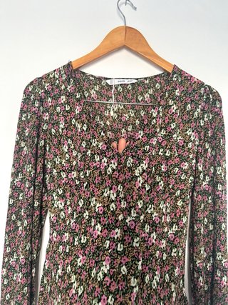 Blusa Mango floral escote V manga larga