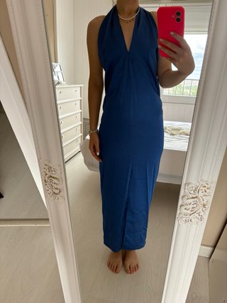 Vestido midi azul eléctrico con lazada