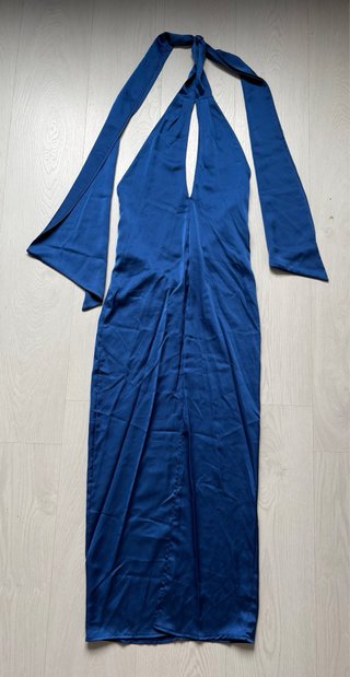 Vestido midi azul eléctrico con lazada