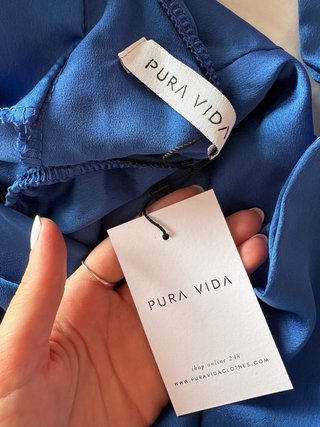 Vestido midi azul eléctrico con lazada