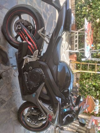 Suzuki GSXR K7 Negra y Plateada