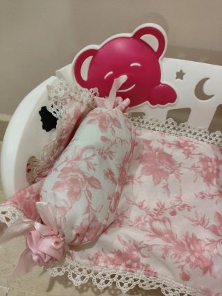 Cuna para muñecas rosa con osito