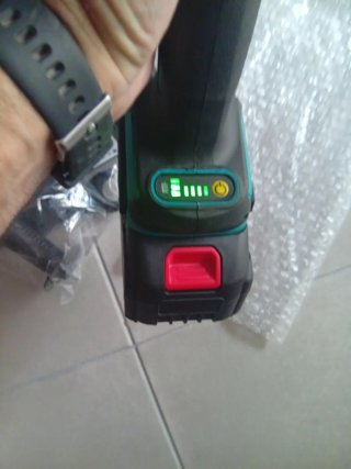 Taladro atornillador y amoladora .