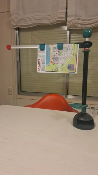 Atril de estudio o portadocumentos magnetico.