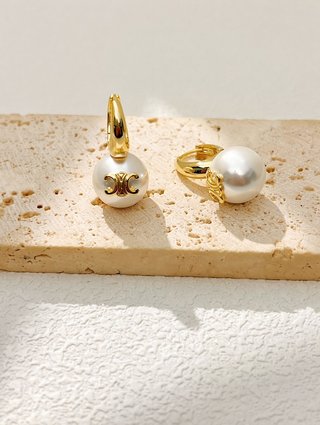 Orecchini Celine dorati con perla elegante