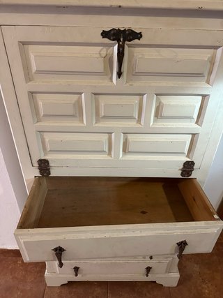 Cajonera blanca antigua
