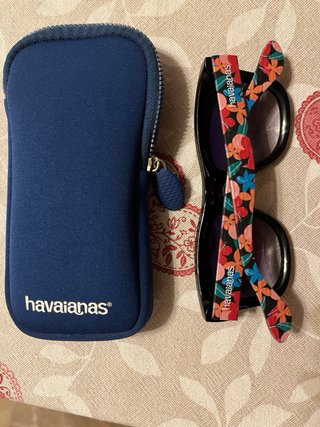 Occhiali da sole Havaianas neri con custodia blu